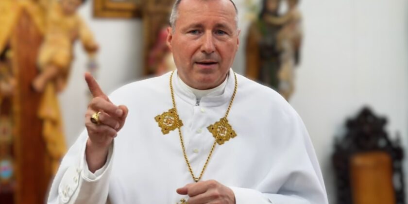Nouvelle vidéo ! Message de Sa Sainteté le Pape Pierre III à la FSSPX